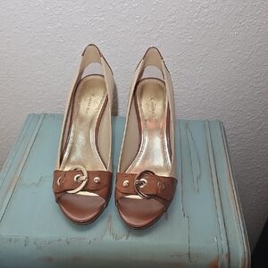 Anne Klein Tan and Cream Buckle Heels Very Good Condition. Look Closely At Pics